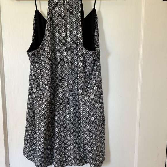 EXPRESS Barcelona Cami Spaghetti Strap Black White V-Neck Sleeveless Tank Blouse - Picture 4 of 11